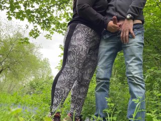 Моя возбуждённая свекровь заставила меня кончить на улице на празднике