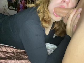 СВОДНАЯ СЕСТРА ЛЮБИТ СОСАТЬ ЧЛЕН СВОЕГО СВОДНОГО БРАТА ПОКА ОНА НЕ КОНЧИТ ЕЙ В РОТ