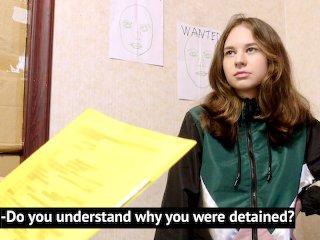 Красивую шлюху поймали при краже чипсов