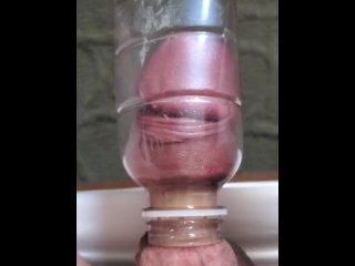 Член застрял в пластиковом контейнере сока всасывание Ч.1