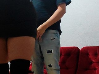 Я трахаю подругу своей девушки прежде чем она приходит и нас ловит (реальное)