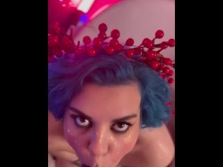 Писаю в рот своей готической подружке