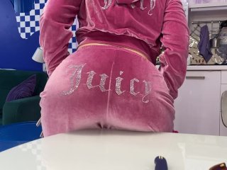 Сперма на жопу лучший подарок для блядской подружки. Массаж кискеньки