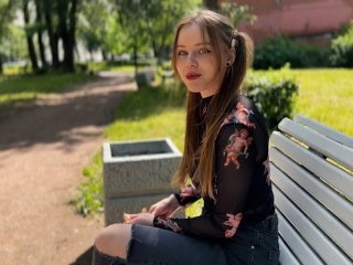 Пригласил домой и трахнул милую студентку, кормящую птиц