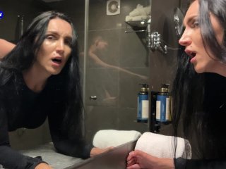 Личный тренер по фитнесу трахает посетителя тренажёрного зала чтобы мотивировать его тренироваться