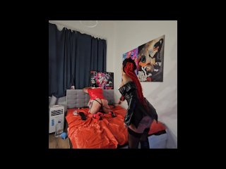 Госпожа Selena шлёпает, трахает страпоном в горло свою шлюху. Женское доминирование без границ!