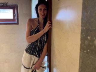 Возбужденная мачеха подглядывает за пасынком в душе и потом получает сперму на лицо