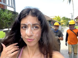 Попросила официанта кончить мне на лицо в публичном кафе - Я люблю обедать, покрытая спермой