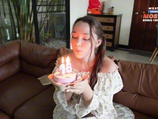 Лучший подарок на её 18-летие. она это оценила и трахала меня