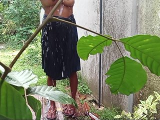 Шоу в открытой ванне