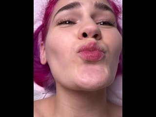 Трахай мою вторую половинку в режиме от первого лица. Она хорошо сосёт член