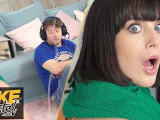 Поддельный хостел: сквирт в лицо как шутка перед анальным кремпаем