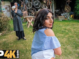 HUNT4K. Охотник полюбил уличный секс с горячей брюнеткой