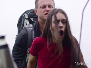 18 Virgin Sex - сексуальная чик ждет помощь и яркий оргазм раком