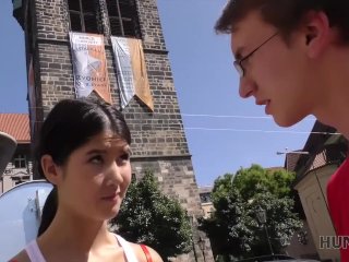 HUNT4K. Красавица хочет в отпуск и согласна на секс за деньги