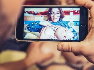 Fake Hostel итальянская девушка с огромными сиськами снимает секс видео тройничок