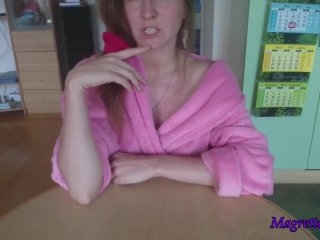 Magretta Dering плюёт и собирает слюну в презерватив для поклонника