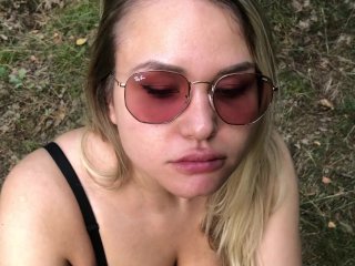 Реальный рискованный минет на публике