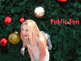 Дистанционный вибратор в большом торговом центре - много развлечений с Летти Блэк