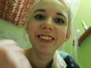 унижает меня как свою сучку, я хочу кончить на неё