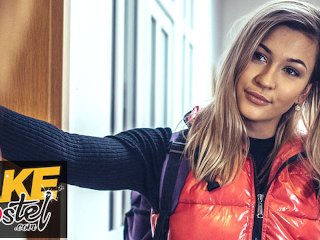 Fake Hostel горячая милфа и молодая лесби трахают прямую teen в тройничок