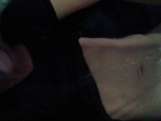 Демонстрирую как я пропитываю своё тело и рот своей мочой