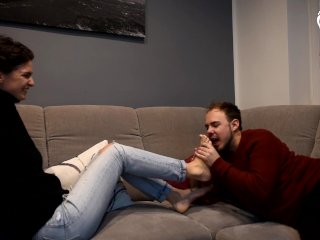 Первое поклонение ногам в жизни Николы (фетиш ног, сексапильные ноги, голые ноги, чешские ступни, молодые ноги)