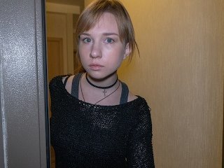 DEBT4k. Teen Schuldner zahlt für Schulden mit zartem Mund und Vagina