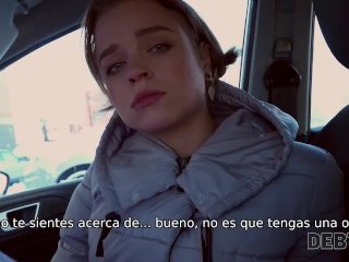 DEBT4k. Bonita camarera recibe buena paga por sexo con rico extraño