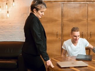 TUTOR4K. Потребность в сексе мотивирует репетитора на интрижку с красивым парнем