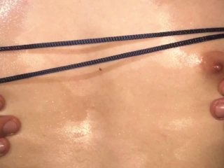 Честно я не могу сопротивляться греху со своими смазанными маслом сосками    60FPS