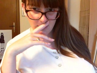 Большие опухшие сиськи твоей мачехи, которая трахает тебя и заставляет кончать