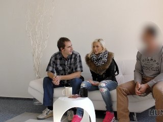 HUNT4K. Блондинка зарабатывает деньги на свадьбу занимаясь сексом со зрелым соседом