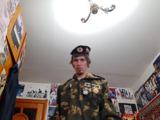 Инструктор СОБР вернулась домой и устроила стриптиз