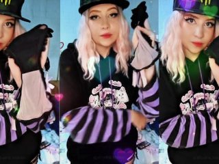 Твоя подружка надевает свои трусики тебе на лицо и заставляет дрочить