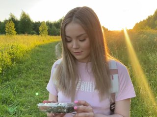 Новоиспеченная жена изменила мужу-рогоносцу с лесником во все дырочки